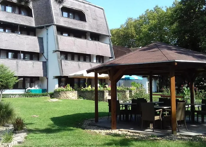 吉盖尔酒店 Balatonföldvár
